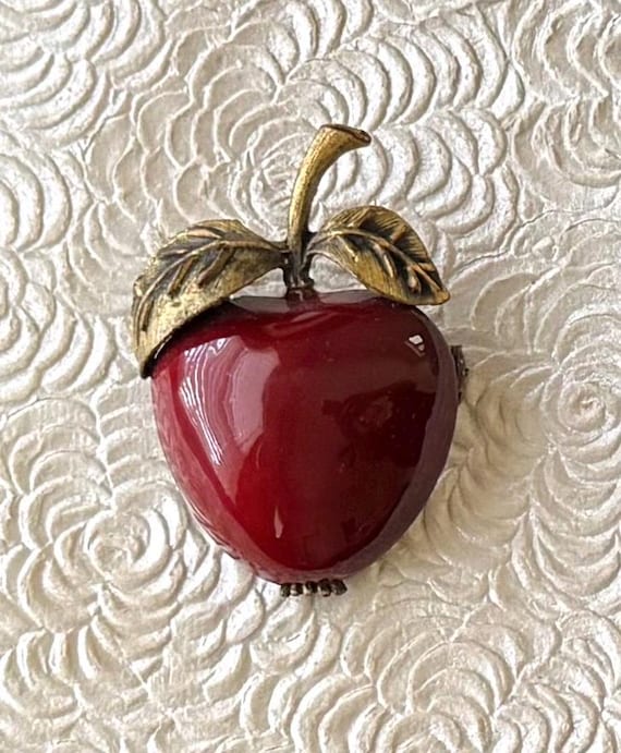 ユニークなヴィンテージのリンゴのブローチ - Etsy 日本
