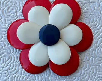 Vintage rot-weiße und blaue Blumenbrosche