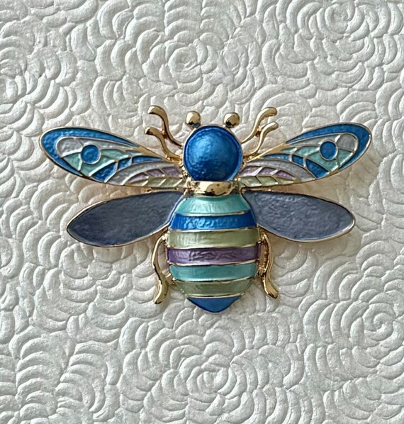 Adorable vintage style bee brooch - image 2