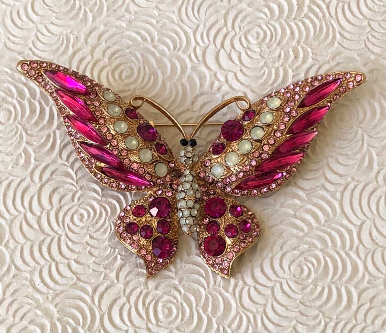 大きな蝶のヴィンテージブローチ 愛らしいヴィンテージスタイルの大きな蝶のブローチ - Etsy 日本