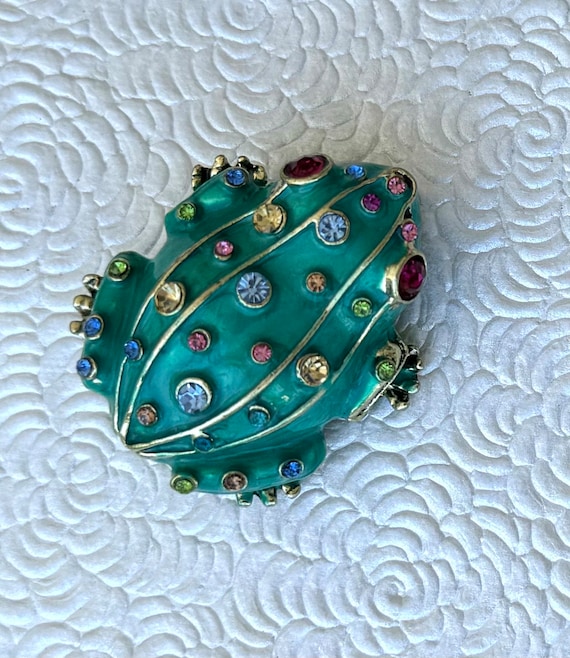 Vintage style large frog brooch pin