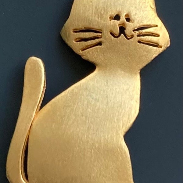 Adorable vintage cat signed Ultra Craft brooch