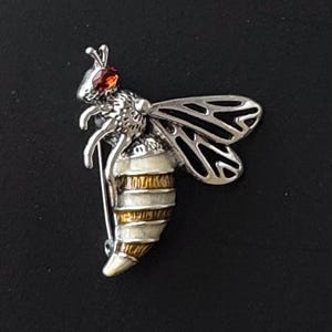 Vintage style bee brooch