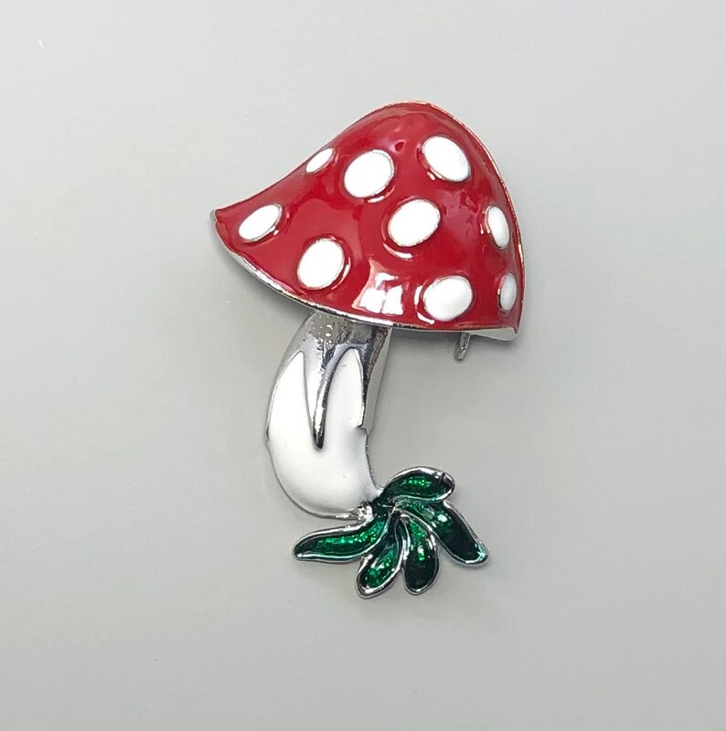 Adorable mushroom brooch