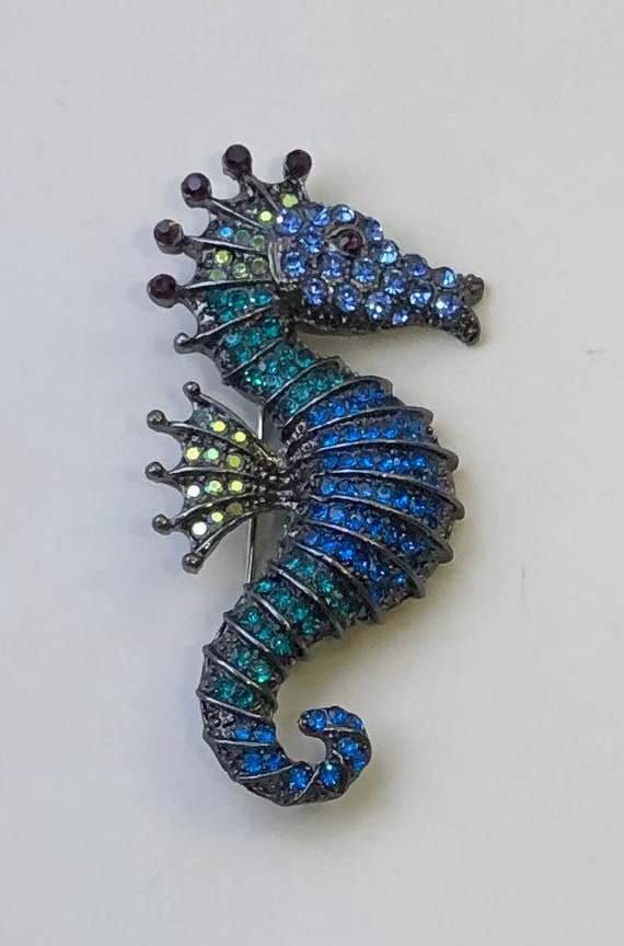 Adorable crystal seahorse vintage style brooch - image 5