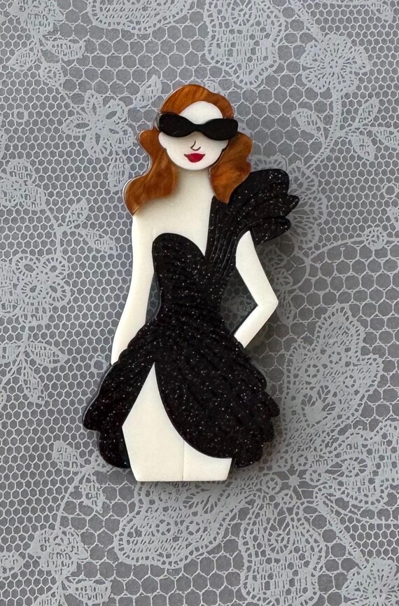 ヴィンテージ人形顔ブローチ ヴィンテージ人形顔ブローチ