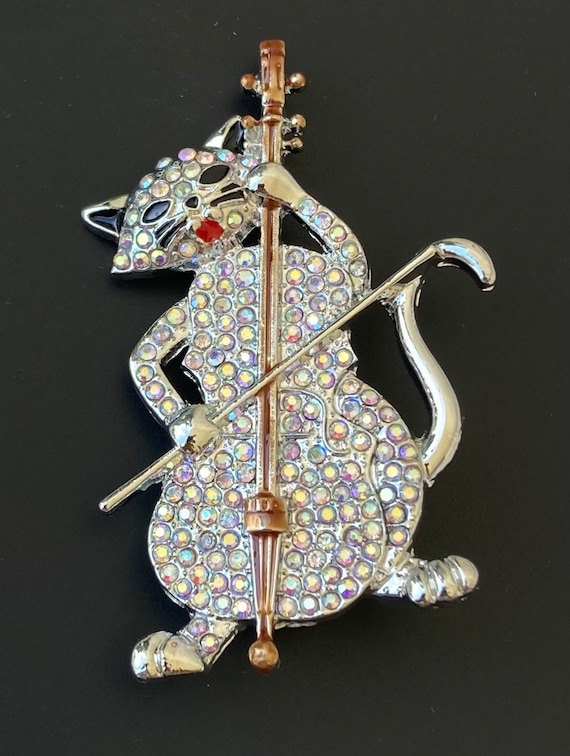 Vintage style cat playing cello brooch