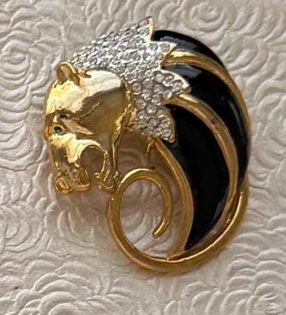 Unique vintage lion head brooch