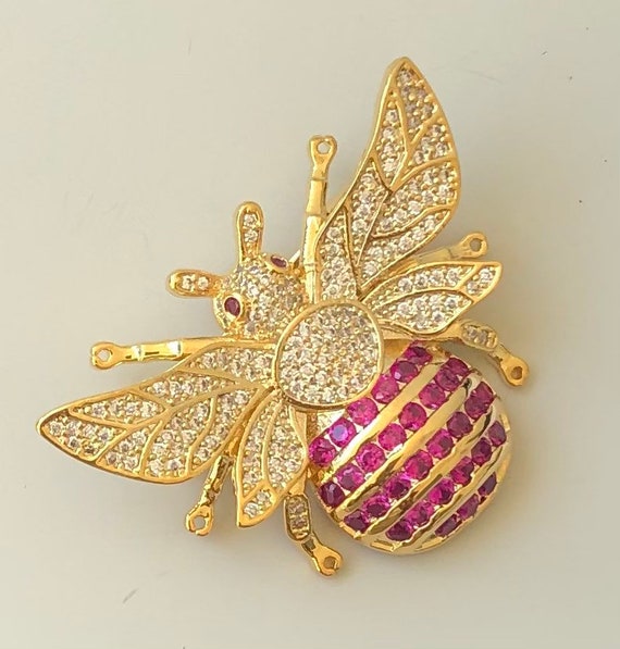 Adorable Bee Brooch