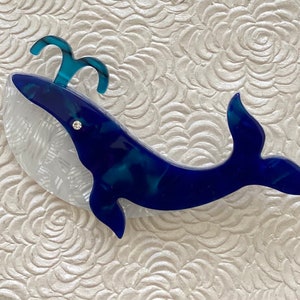 Unique  whale vintage style large brooch