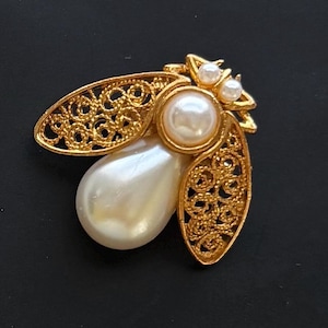 Vintage  bee  brooch