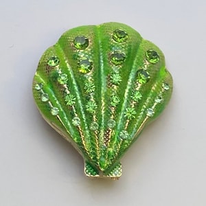 Grote schelpbroche en hanger in vintagestijl