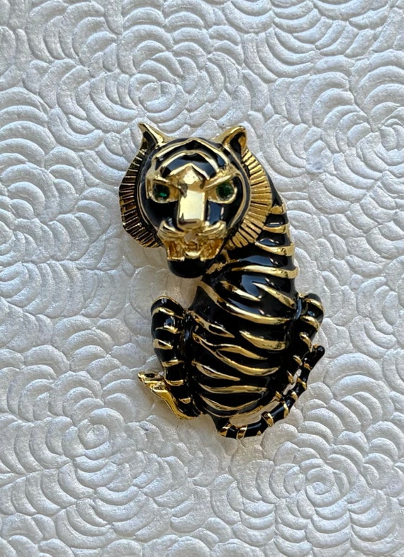 Unique vintage tiger brooch pin