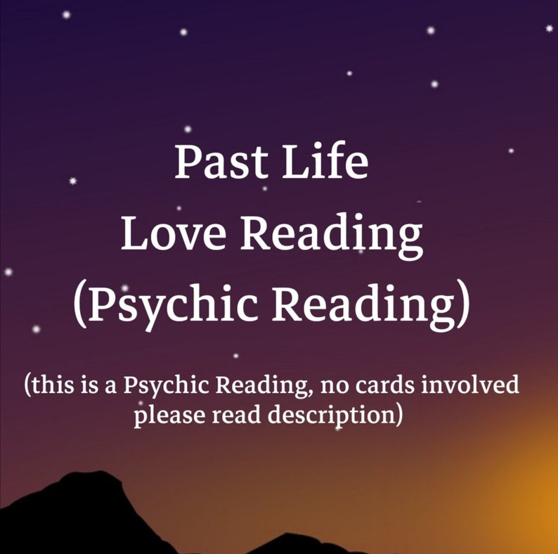 Pu&ograve; includere: Immagine con sfondo sfumato viola scuro e arancione. Testo bianco che recita "Past Life Love Reading (Psychic Reading)". Sotto, testo pi&ugrave; piccolo che dice: "(this is a Psychic Reading, no cards involved please read description)".
