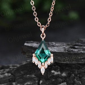 Unique kite cut green emerald necklace solid 14k rose gold May birthstone vintage baguette moissanite necklace pendant women gemstone gift