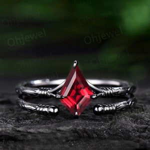 Vintage drakeslipad röd rubin förlovningsring i 14k svartguld etsat trä, solitärring i retrostil med repomslag, bröllopsbrudring för kvinnor