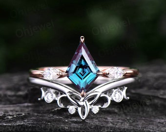 Vintage kite cut Alexandrite engagement ring set rose gold three stone marquise cut moissanite ring unique anniversary ring set for women
