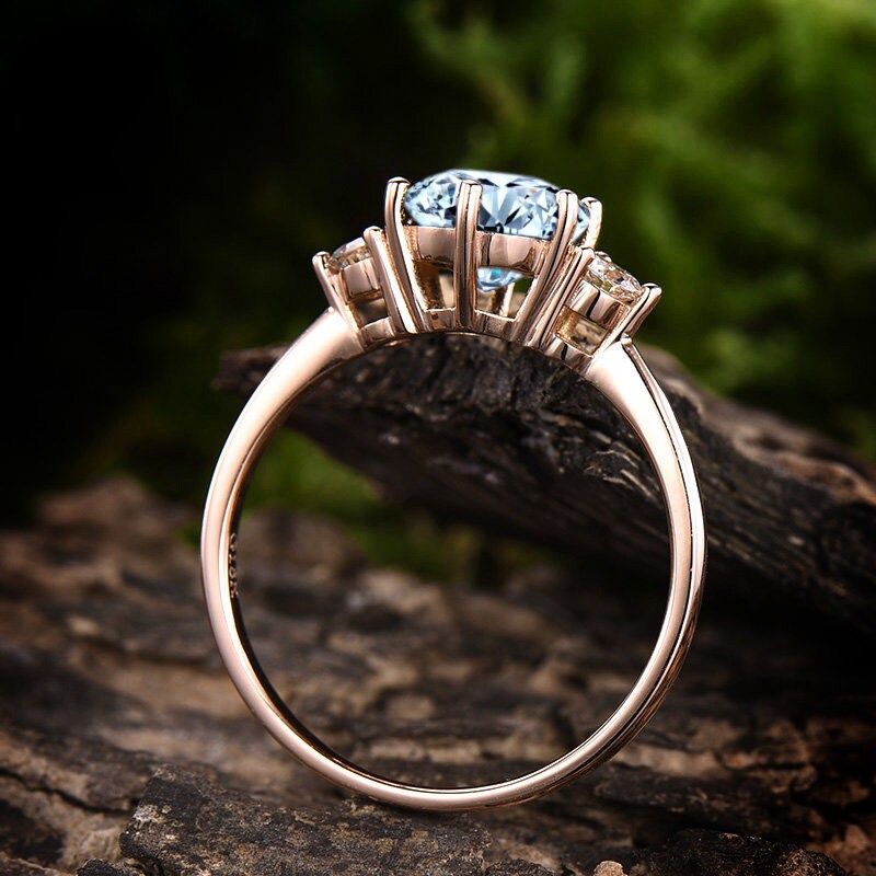 Three stone aquamarine ring deals