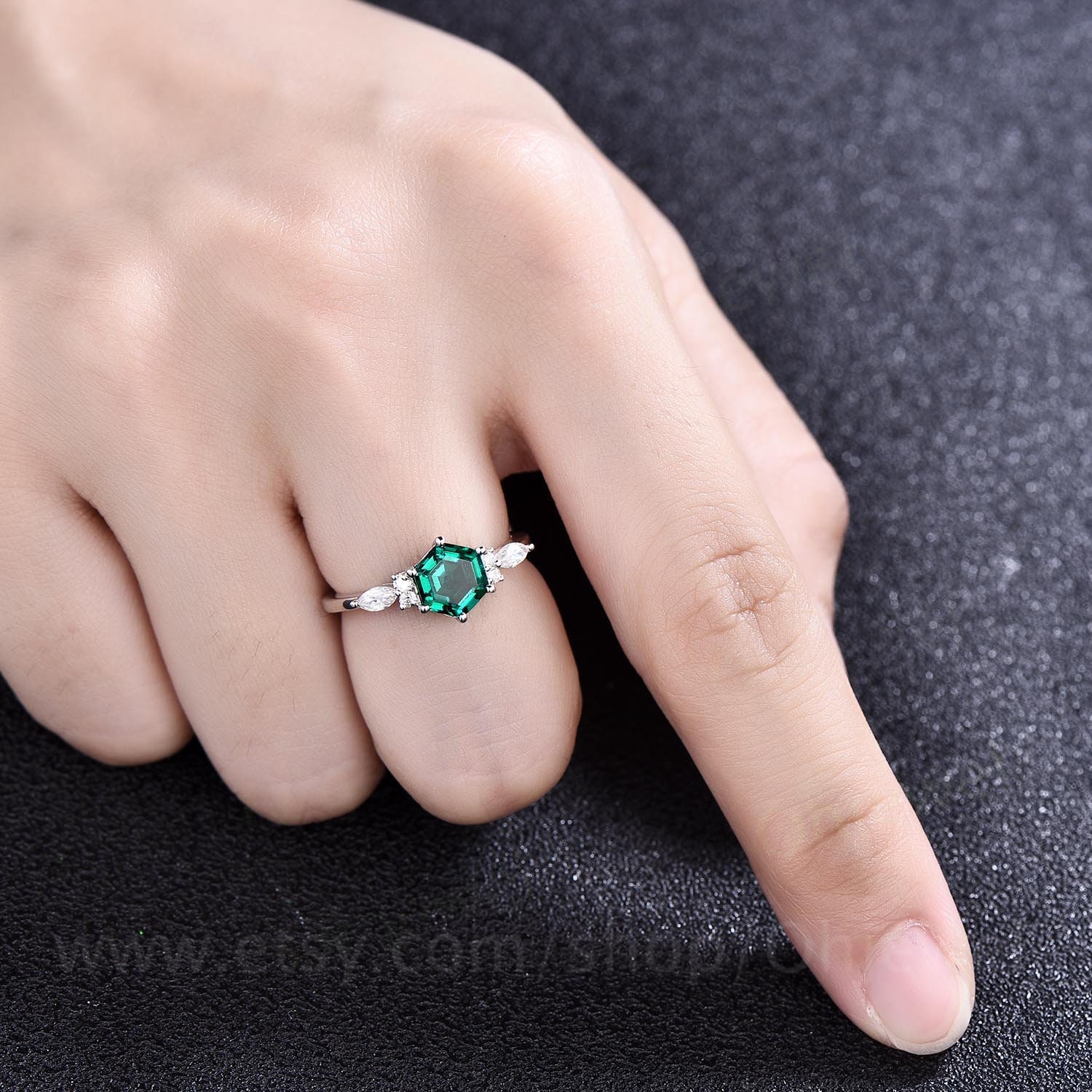 Sonnena Vintage Emerald Ring Sweet Simple Cubic Zirconia Diamond Ring  Female Retro Decoration Engagement Wedding Rings for Women : :  Fashion
