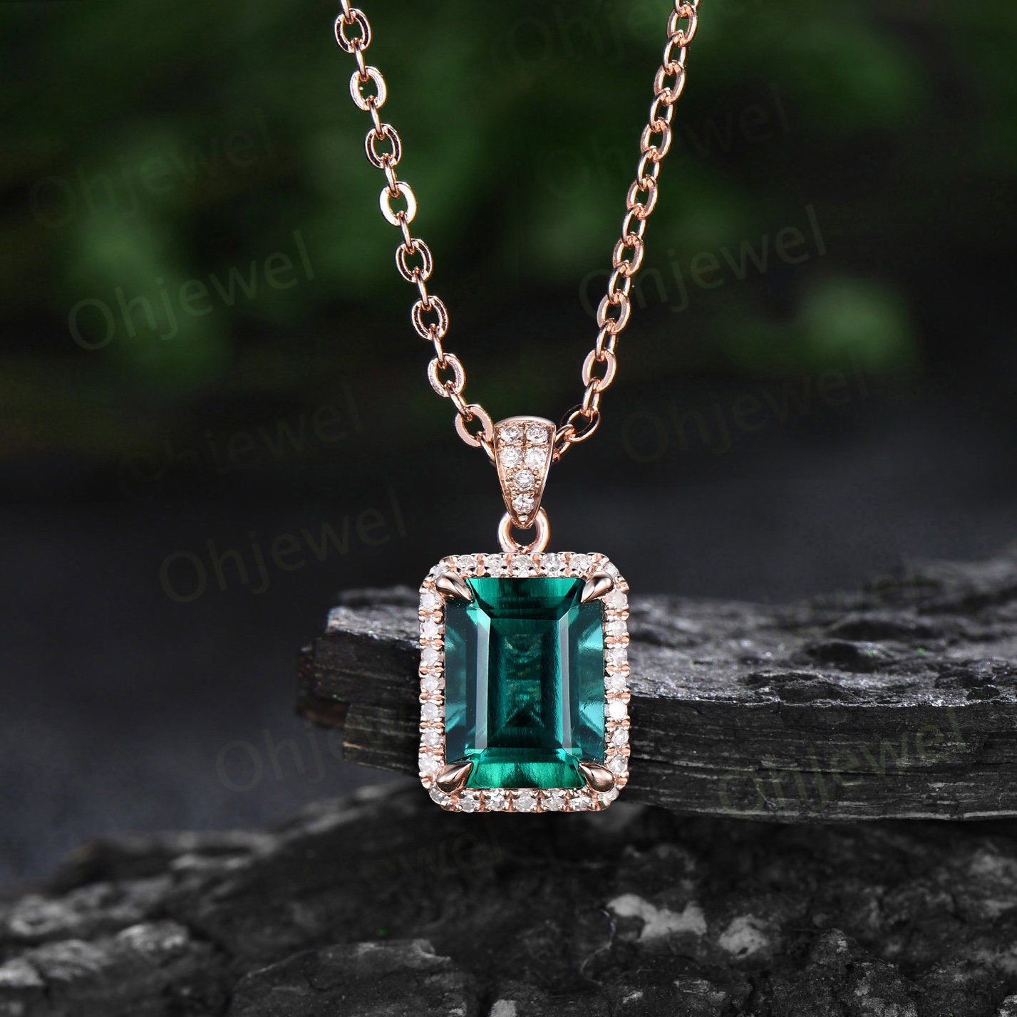 Emerald Cut Necklace Mozaati