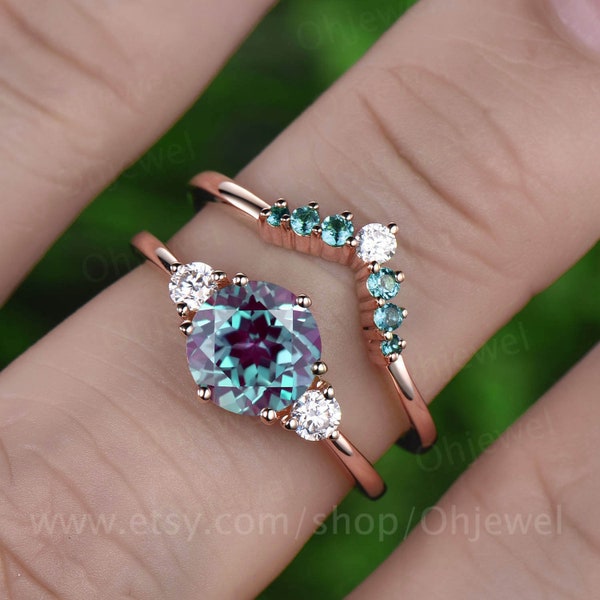 Conjunto de anillo de compromiso de tres piedras (2 piezas): anillo de moissanita con corona, anillo de compromiso de alejandrita que cambia de color, conjunto de boda nupcial de oro rosa con alejandrita.