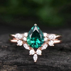 Vintage pear shaped green emerald engagement ring set art deco rose gold marquise cut moissanite ring set unique wedding ring set for women