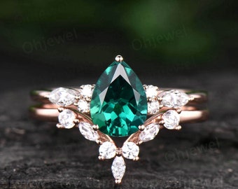 Vintage pear shaped green emerald engagement ring set art deco rose gold marquise cut moissanite ring set unique wedding ring set for women