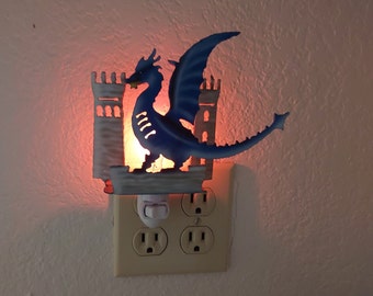 Dragon Night Light with Flickering Flame Bulb Original Design- PLEASE compare your outlet with the outlet in the photos.