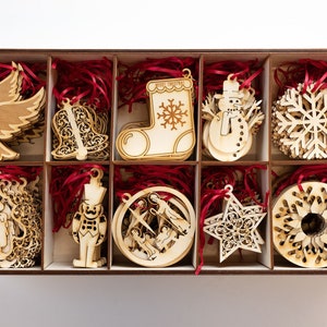 Christmas 2023 - Wooden Christmas decorations - Handmade Christmas Tree baubles - Plastic Free