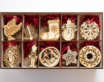 Christmas 2023 - Wooden Christmas decorations - Handmade Christmas Tree baubles - Plastic Free