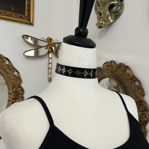 Cathedral window Choker in light Gold foil or silver foil- Cathedral window - Synthetic leather choker - Gothic choker