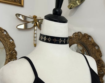 Cathedral window Choker in Gold foil  - Cathedral window - Synthetic leather choker - Gothic choker