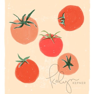 Op de afbeelding: Vijf rode tomaten met groene stelen op een licht oranje achtergrond. De tomaten zijn in een cluster gerangschikt, met de grootste tomaat bovenaan de afbeelding. De handtekening van de kunstenaar, "Kaly Kepner", staat rechtsonder in de afbeelding.