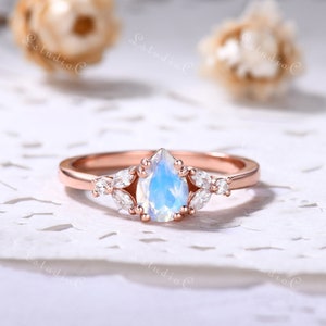 Birnenförmiger Mondstein Verlobungsring Vintage Regenbogen Mondstein Ring Rose Gold Marquise Moissanit Ring Unikat Ring Zierlicher Verlobungsring