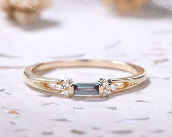 Dainty Baguette Cut Eva Alexandrite Ring Vintage Small Color Change Alexandrite Engagement Ring Moissanite Cluster Ring for Women Gift