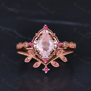 Natural Pear Shaped Cut Rose Quartz Engagement Ring Set Dainty Leaf Pink Tourmaline Stackable Ring Art Deco Milgrain Bridal Set for Women