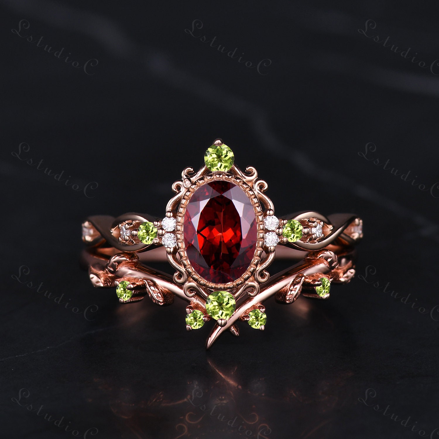 Antike Oval Cut Rot Granat Lünette Verlobungsring Set Rose Gold Peridot Blatt Ehering Art-Deco-Braut Ring Set Filigrane Ring Set Frauen