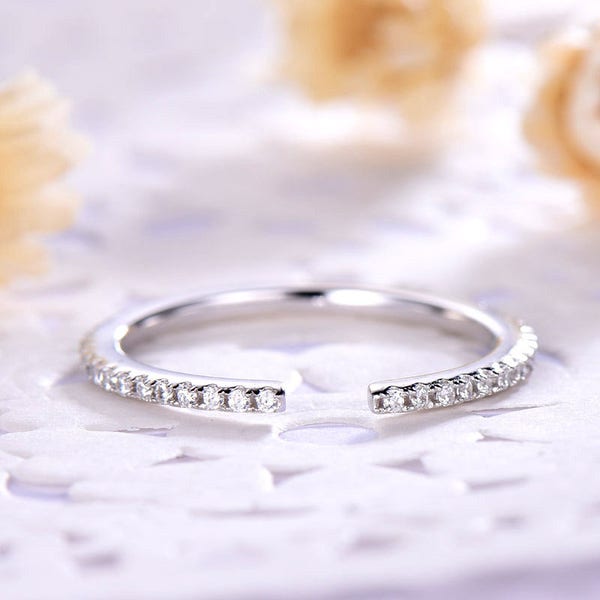 Alliance fine en moissanite en argent sterling, bague ouverte superposable en argent sterling, bague empilable pour l'éternité complète, bague de fiançailles empilable minimaliste