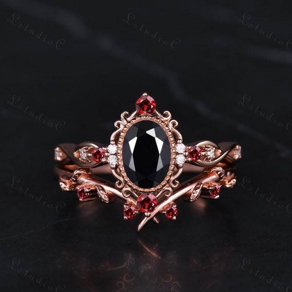 Vintage Oval Black Onyx Bezel Engagement Ring Set Dainty Red Garnet Leaf Stacking Ring Filigree Art Deco Wedding Bridal Set for Women Gift