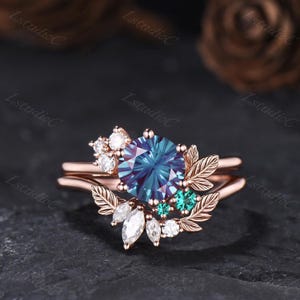 Rond vuurwerk gesneden alexandrietblad verlovingsring set 14k roségouden smaragd clusterring natuur geïnspireerde ring juni Birthstone bruidsring