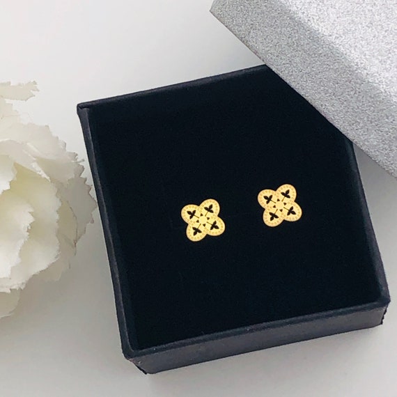 FILIGREE Four leaf clover stud earrings, delicate Stud Earrings, ELEGANT gold earrings, everyday filigree post, sophisticated studs