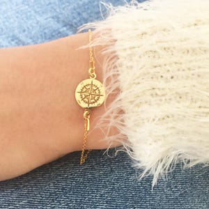 Examensarmband med guldfärgad KOMPASS-berlock, Globetrotter-present, Fin kompass, Present till vän, Vandrararmband, Reslust