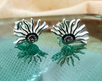Elegant sun stud earrings, small sun Earrings with zircon, rising sun Dainty Filigree Studs gift for women