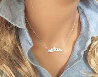 Halsband i sterlingsilver med bergskedja - Naturinspirerade smycken, gåva för utomhusäventyr