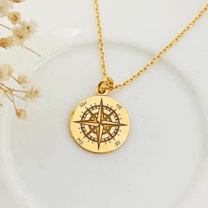 GOLD COMPASS necklace, Compass Rose Gifts for Travel Lovers, Globetrotter Necklace, Compass Pendant Long distance friendship Going away