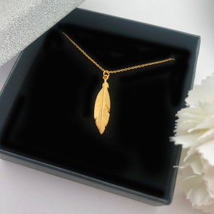 Gold Feather Necklace, dainty feather jewelry, Simple Necklace, Flowing Feather Pendant, Layering Necklace with dainty feather charm