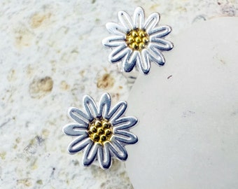 Daisy Flower Earrings in Sterling Silver , Little Sweet Flower studs, Blossom Earrings, dainty Two Tone flowers, spring studs