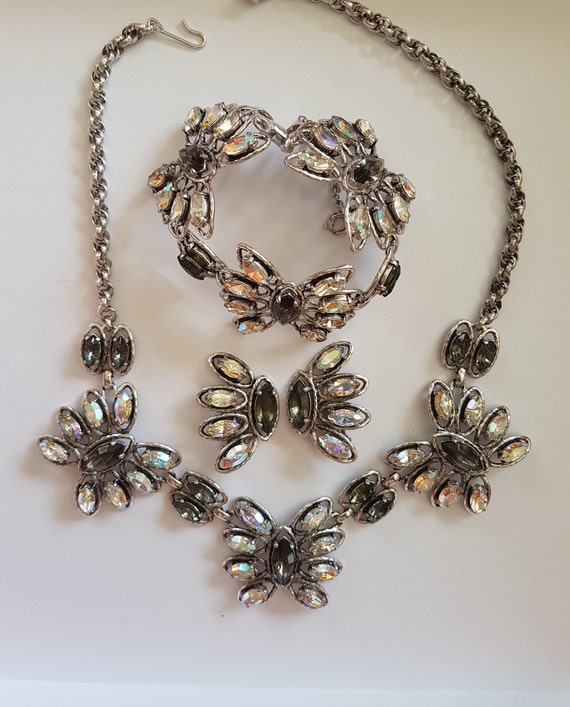SCHIAPARELLI Vintage adornment