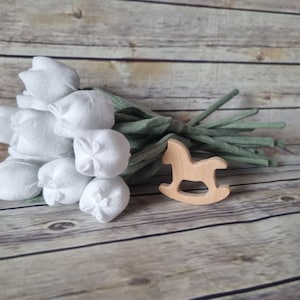 Mazzo di tulipani in puro lino bianco cuciti a mano