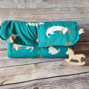 Cambiador de viaje con perros salchicha